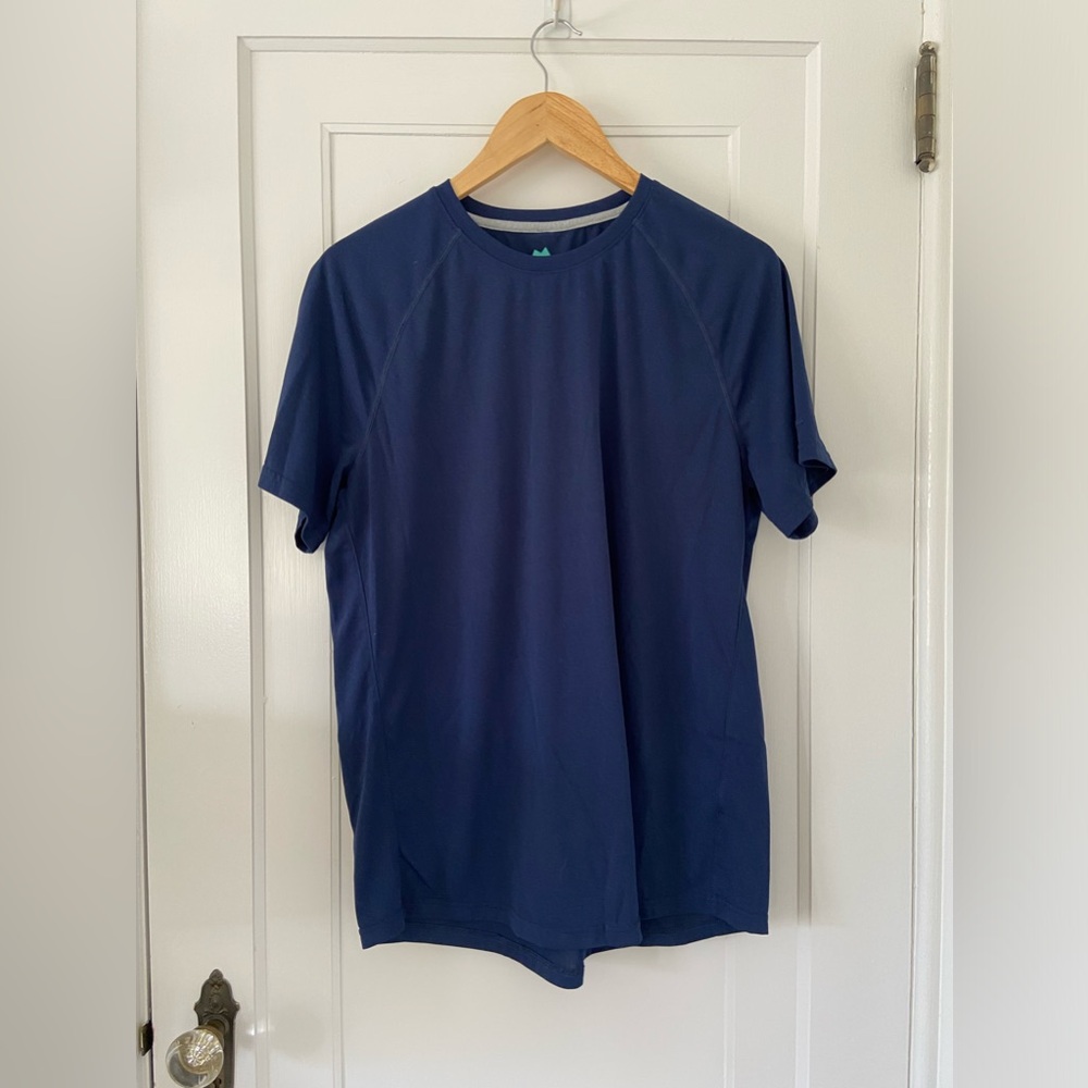 Myles navy short sleeve athletic shirt, size men’s large